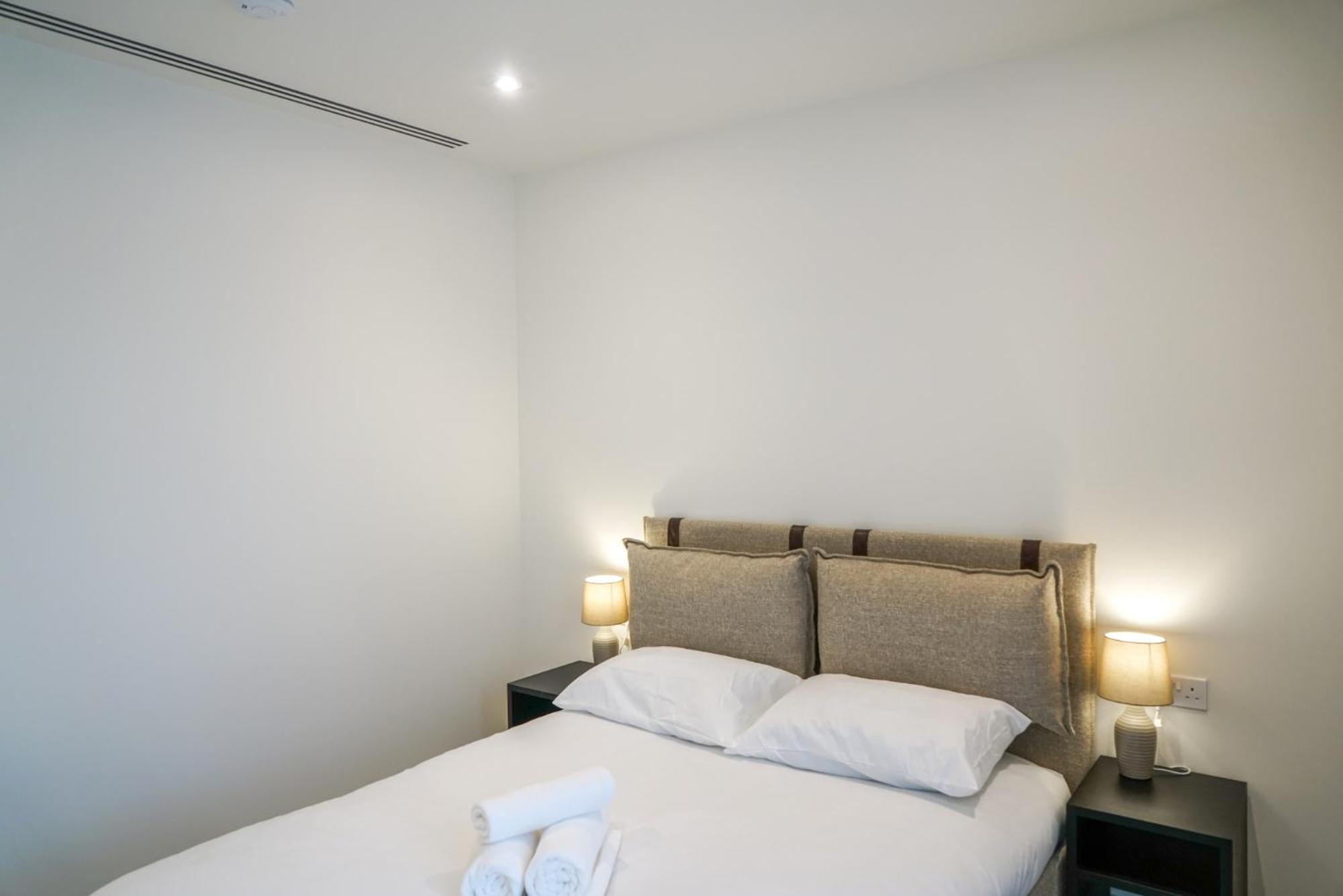 Coppermaker Square In Stratford Aparthotel Londra Exterior foto